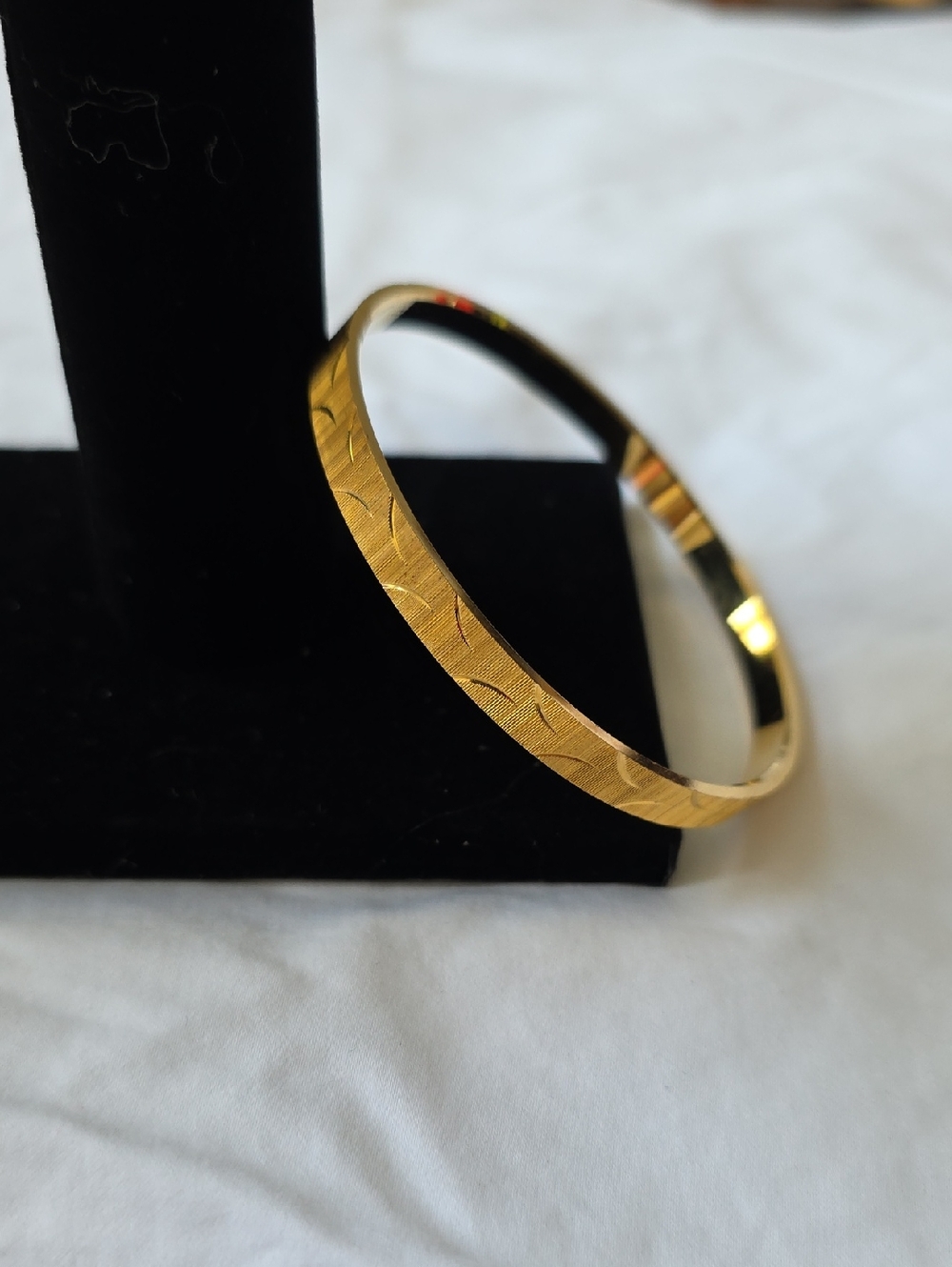 Crown Trifari Vintage Signed Gold-Tone Women's Bangle Bracelet Size M